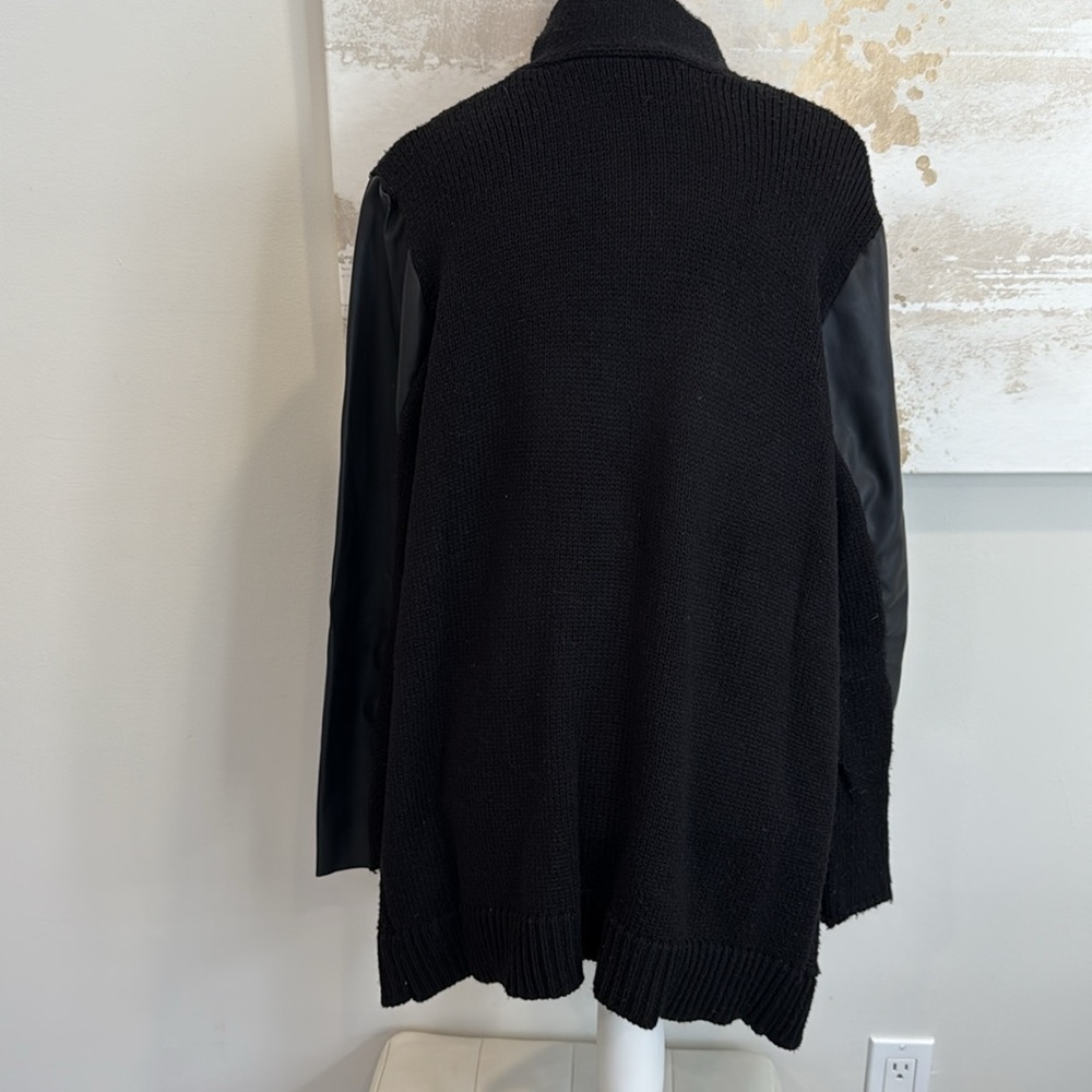 Ellen Tracy Black Knit Cardigan w/ Leather Sleeves and small “belt” closure M/L - Picture 4 of 6